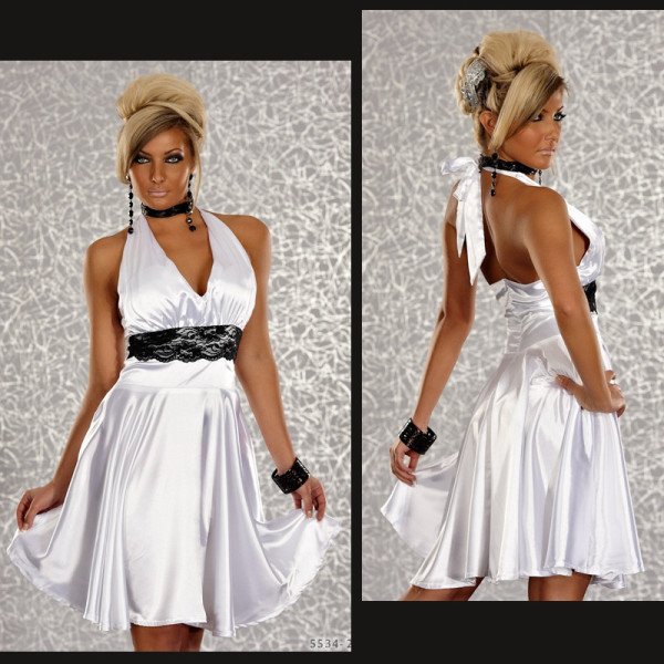 Robe Satinée Blanche Évasée Chic et Glamour
