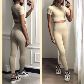 Ensemble de Sport Beige Legging et Top Tendance