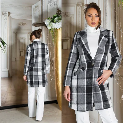 Manteau à carreaux gris élégant et intemporel